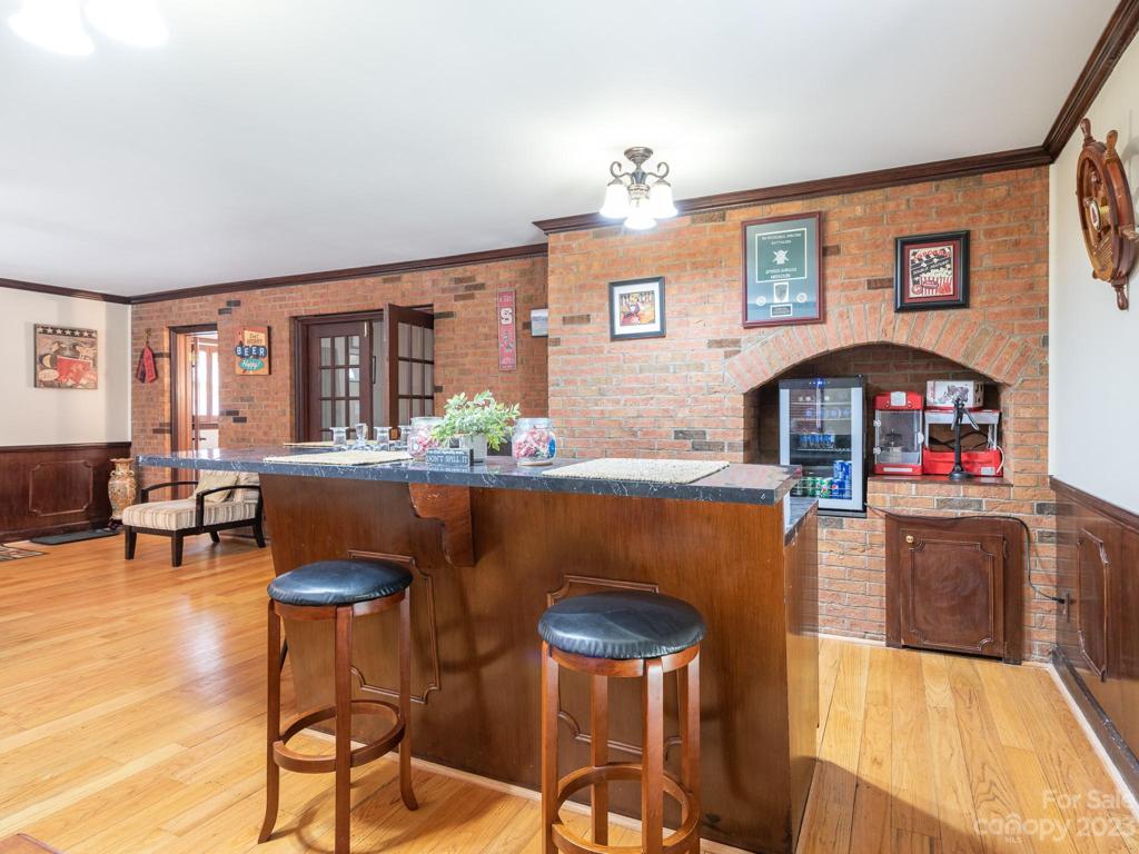 Game room with wet bar