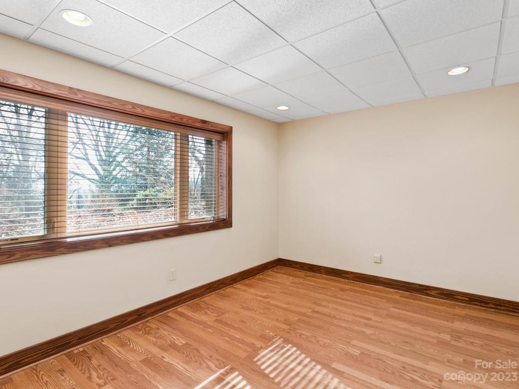 Basement Bedroom #5