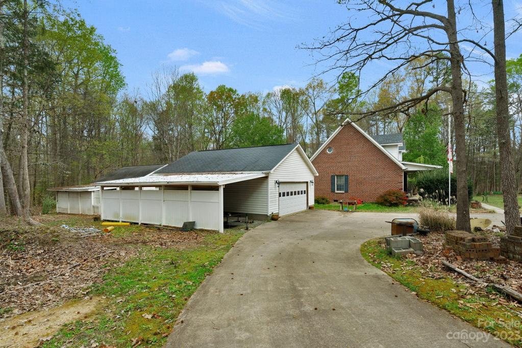 Front Driveway/Parking