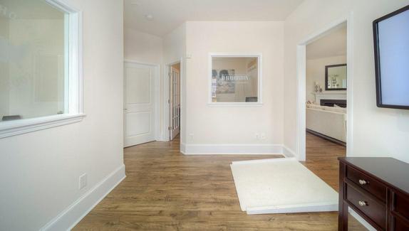 PHOTOS REPRESENTATIVE.