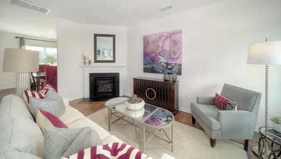 PHOTOS REPRESENTATIVE.