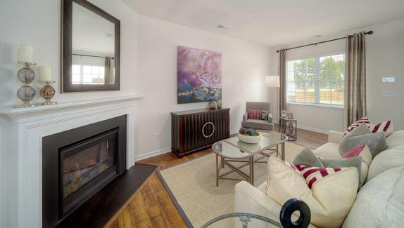 PHOTOS REPRESENTATIVE.