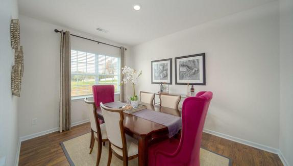 PHOTOS REPRESENTATIVE.