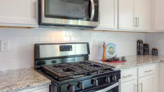 PHOTOS REPRESENTATIVE.