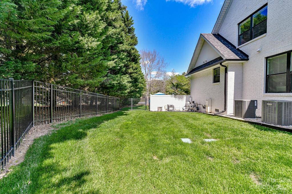 Your own private dog park! Fenced area idea for children's play or your pets!