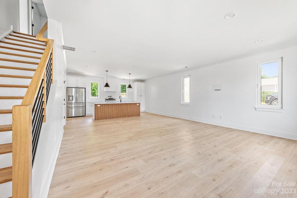 walk-in, living room