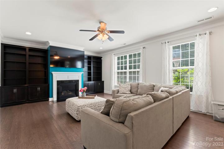 Living room/family room. Check out those built ins! And the fireplace? Yes!