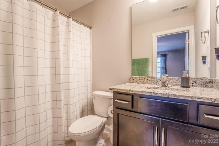 Bathroom in first bedroom (junior primary suite)