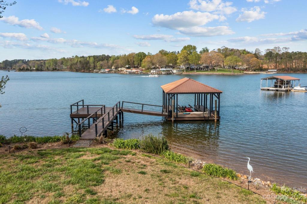 180 feet of lake frontage