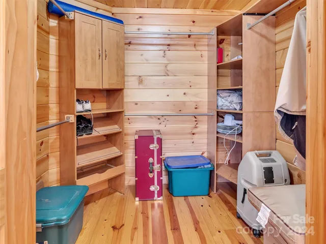 Large Walkin Closet in Primary Bedroom