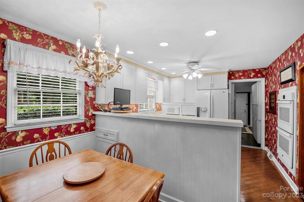 Kitchen with breakfast nook
