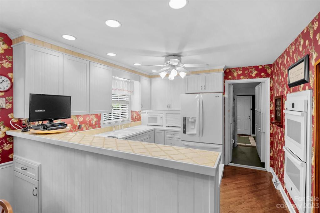 Breakfast bar
