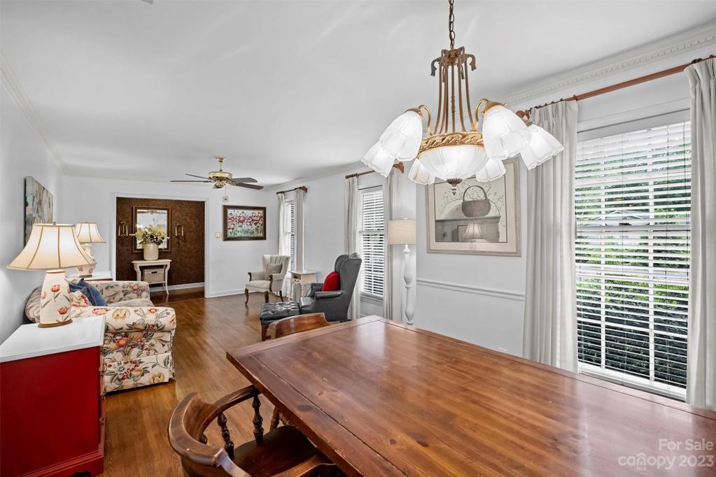 Living room/dining room