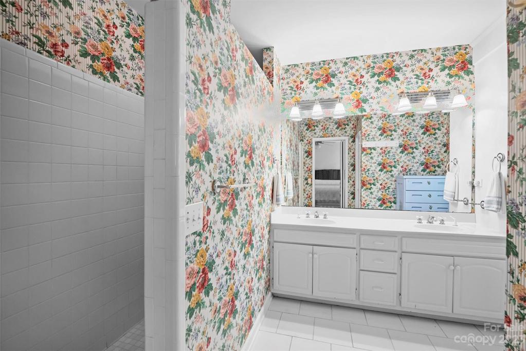 Primary bath with walk in shower!