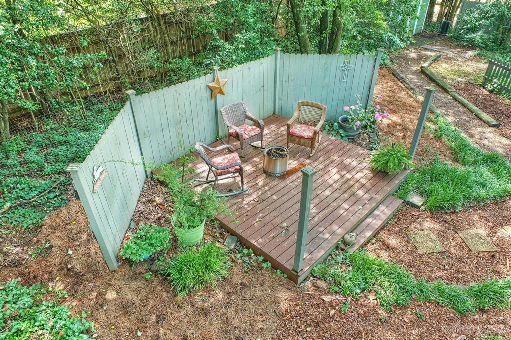 Deck for outdoor fires, yoga or relaxing!