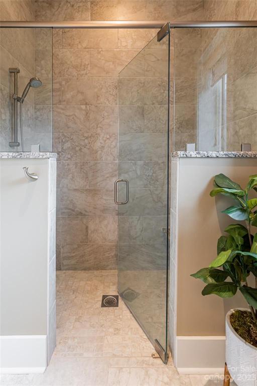 Shared full bathroom on Lower level