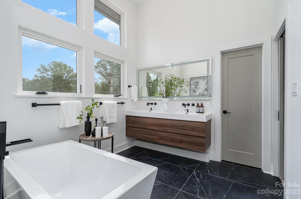 Upstairs Primary Bathroom
