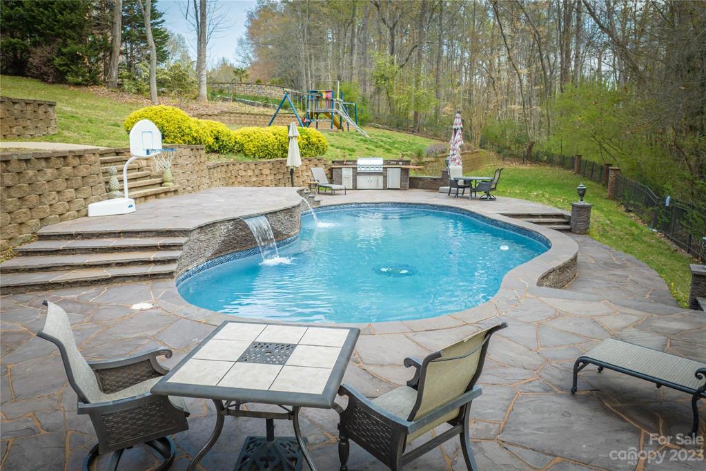 Heated Pool (4',6',5')