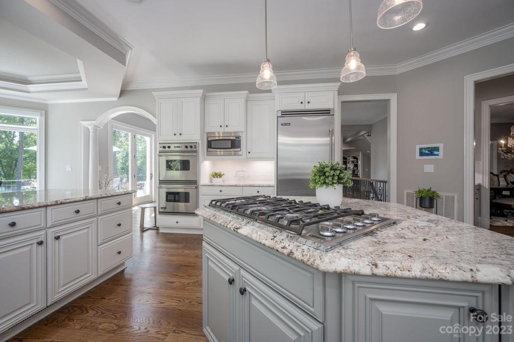 Updated Spacious Kitchen