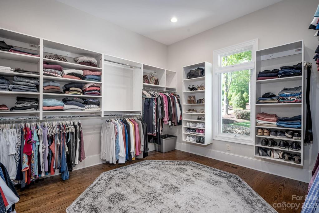 Master Closet with Builtins