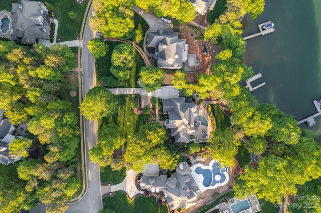 Stunning Neighborhood View and walking distance to all Community Activities, Club Events and State of the Art Ammenties