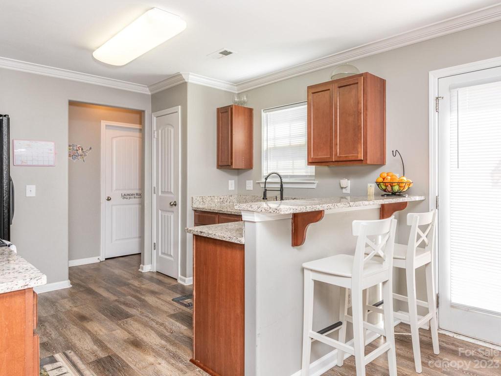 Kitchen with Breakfast Bar