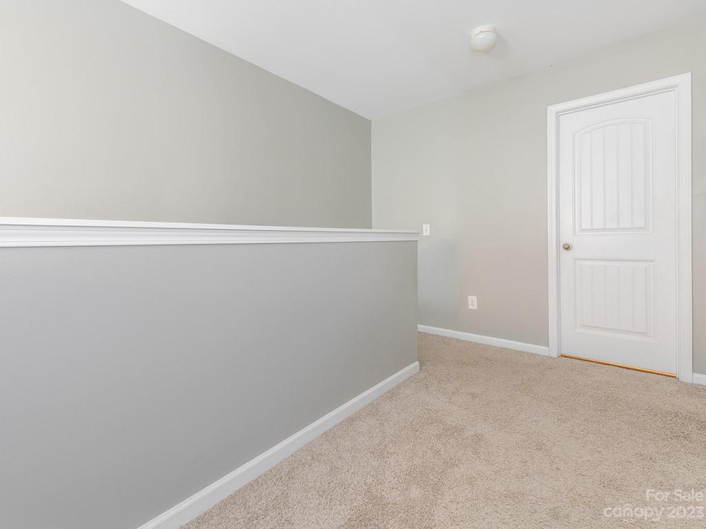Upstairs hall / Landing