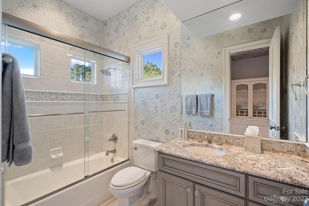 En suite bath with great natural light, complete with crystal accent to match the bedroom