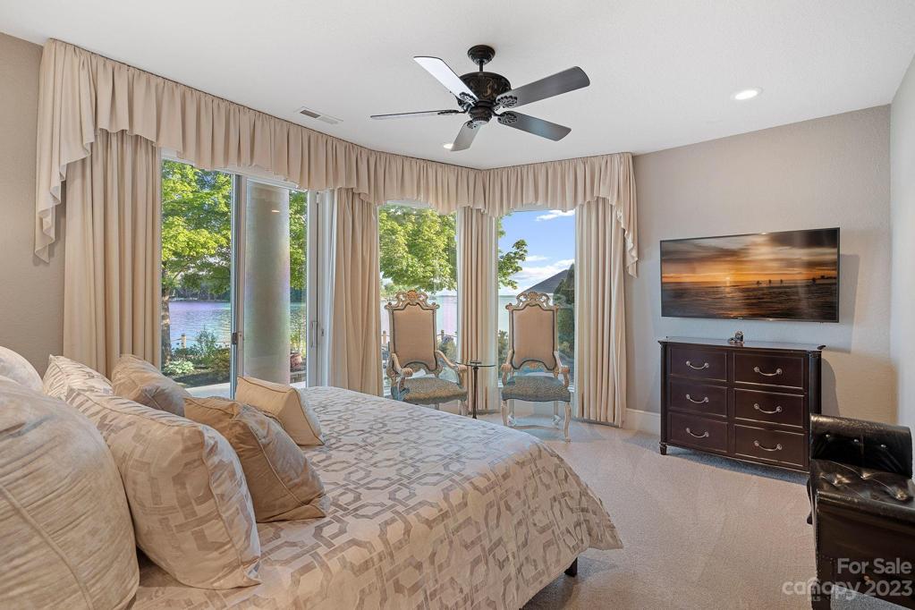 Large downstairs bedroom with ensuite bath