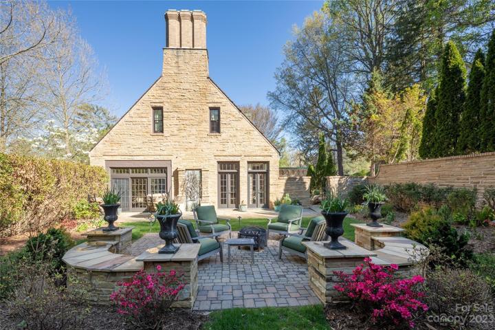 Say hello to al fresco living while gathered on this terrace around the fire pit.