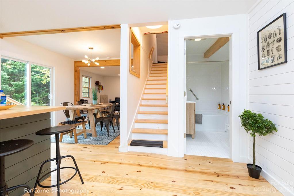 Kitchen/Breakfast Bar