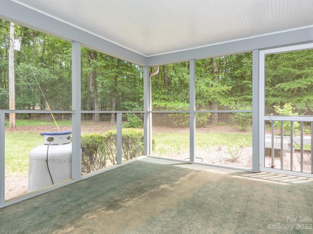 Screened-in Porch