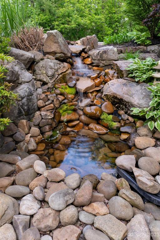 A lovely littel water feature outside the front door provides the sound of trickling water even from the back decks.