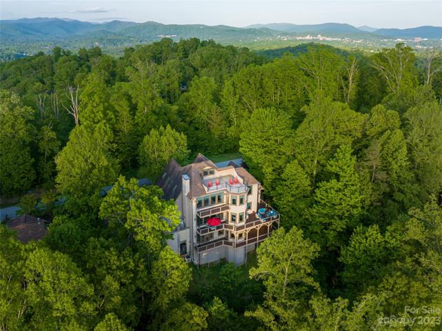 A private oasis 10 minutes from downtown Asheville...