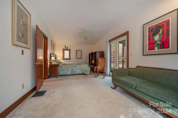 Large primary bedroom.