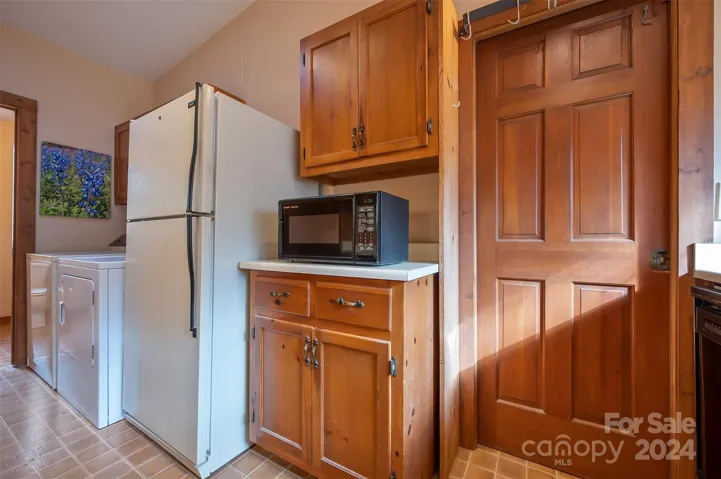 Apartment is accessible from and to the main house through the door on the right. Apartment also has laundry hook-ups.