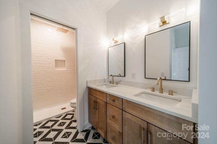 2nd Level Jack and Jill Full Bath