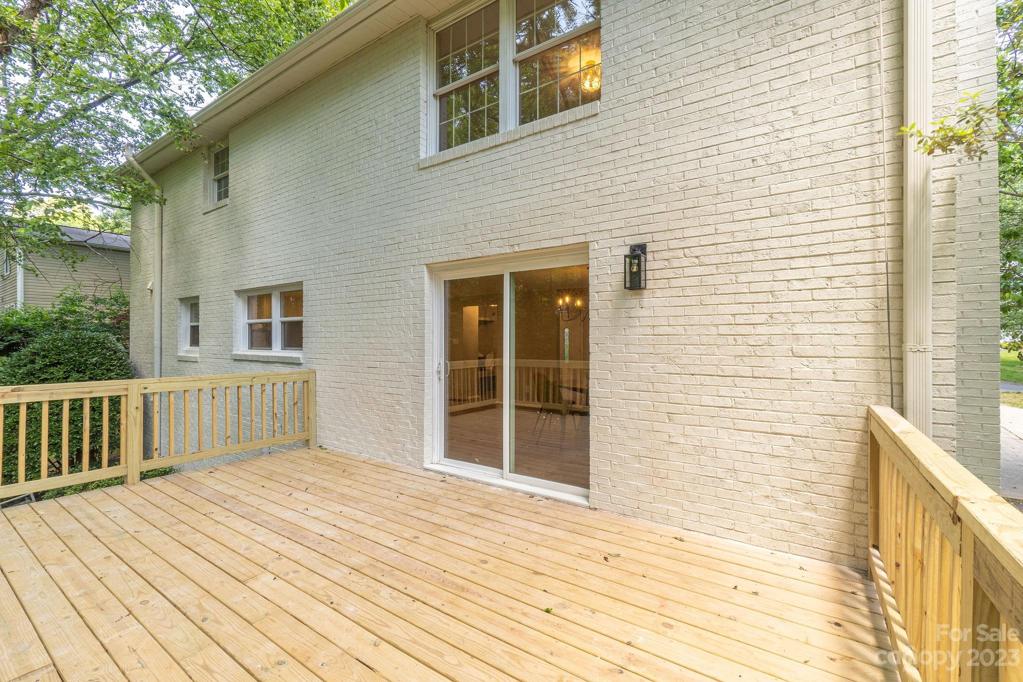Large deck off of dining room