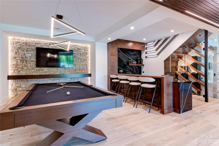 Lower Level Billard Room - Club Room