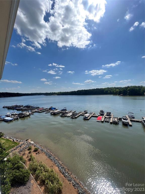Lakefront View!