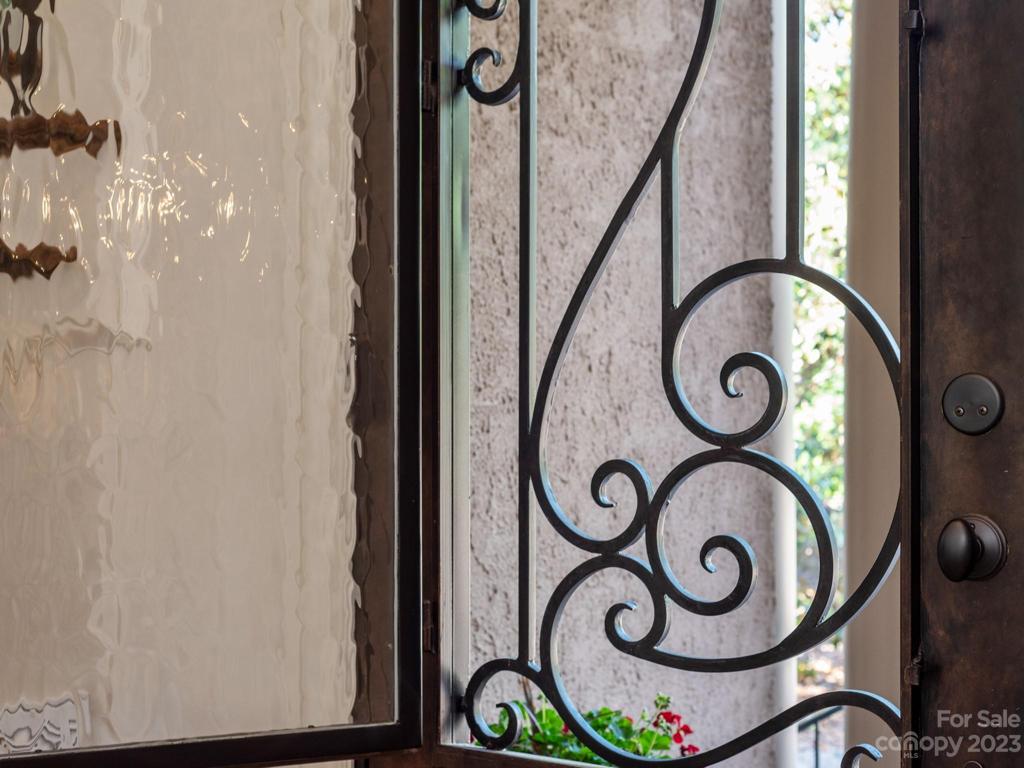Love how the glass open on these gorgeous front doors.