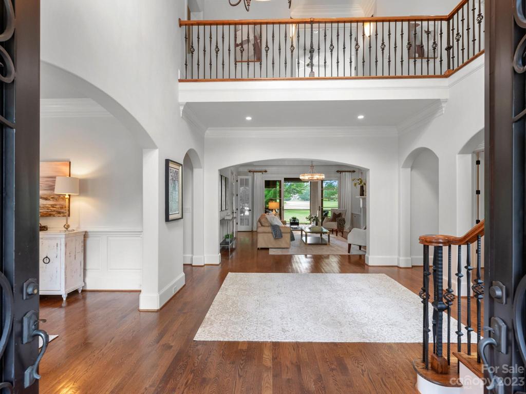 Views of the golf course the minute you open the front door!