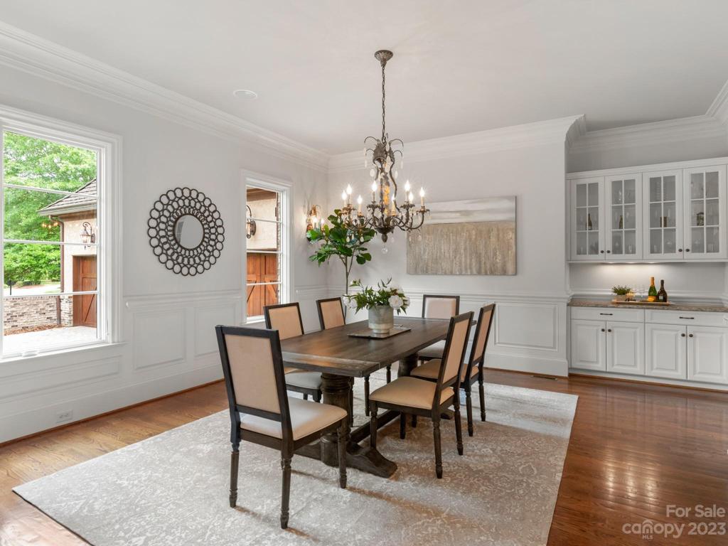 Large dining room w/ built in butler's pantry.  You can definetly fit a crowd in here!
