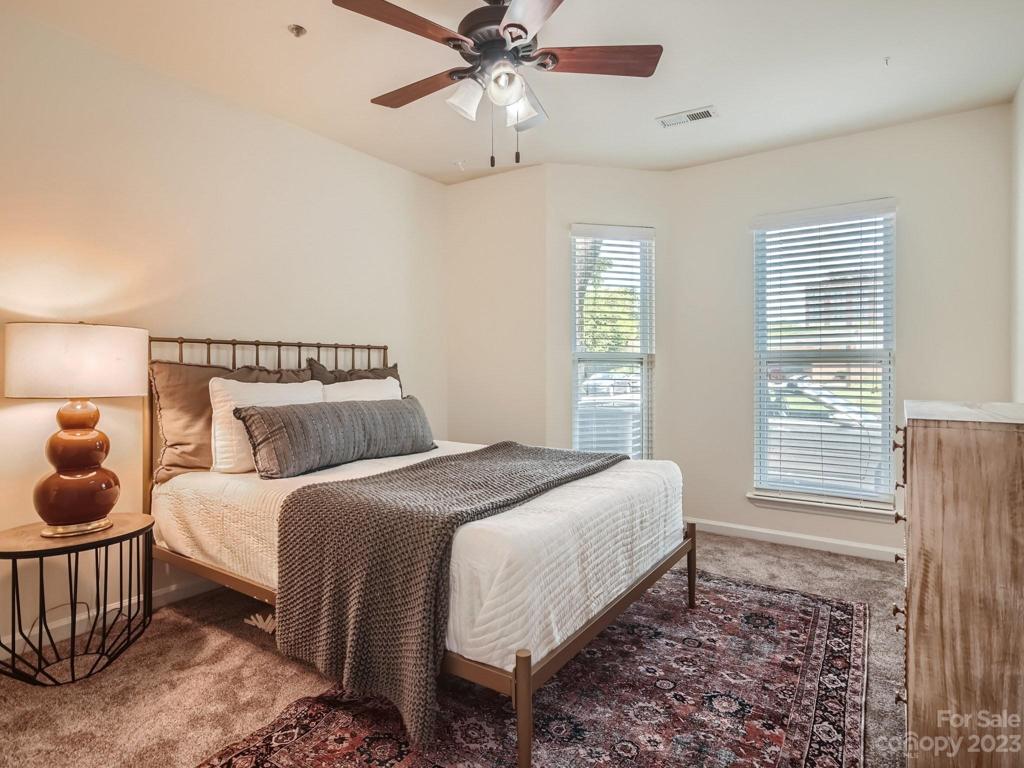 Guest bedroom with en suite bathroom