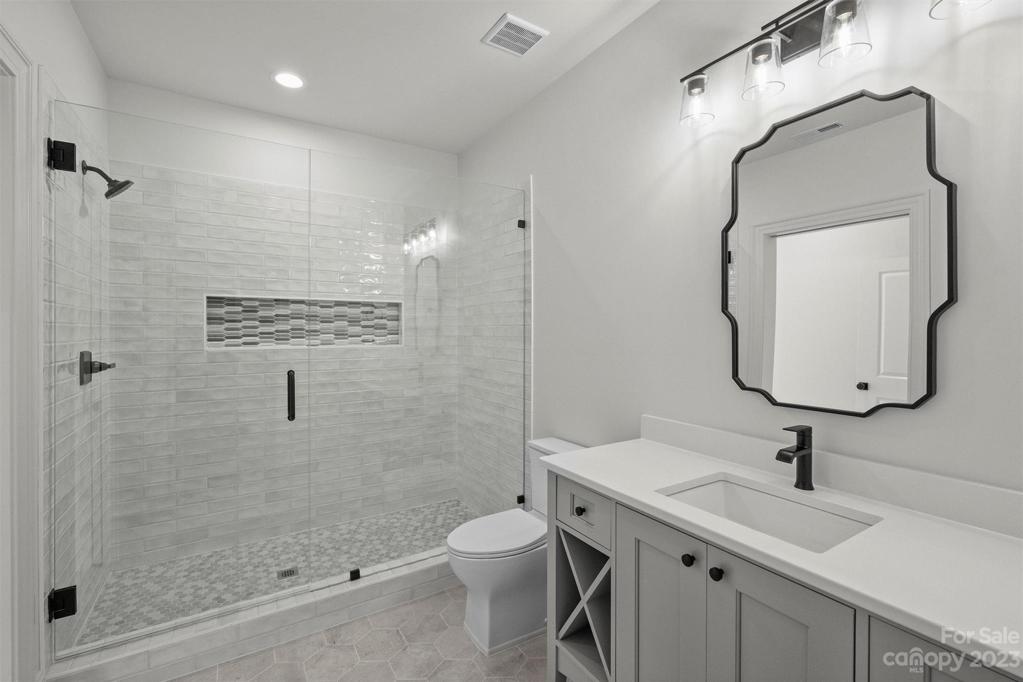 Ensuite Bathroom for 6th Bedroom