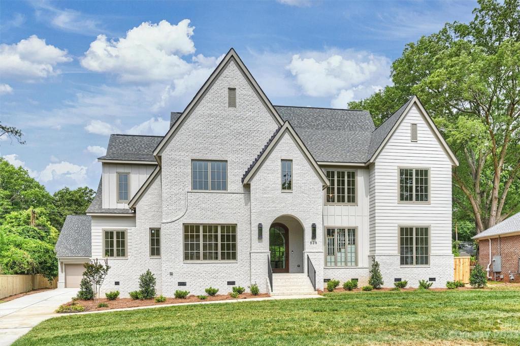 Welcome home to the epitome of luxury living at 538 Wingrave Drive! Enjoy this prime location in walking distance to Providence Day School and less than a 10-minute drive from Southpark, Cotswold, Matthews, and the Arboretum, offering a myriad of upscale shopping, dining, and entertainment options.