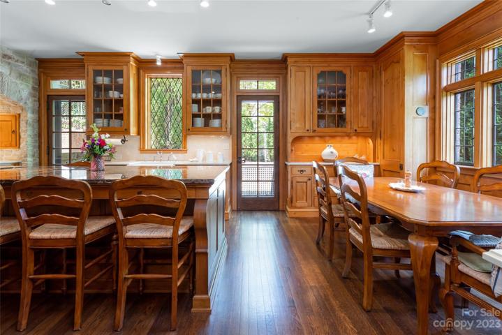 Or, you may elect to dine al fresco by exiting via that beautiful glass door.