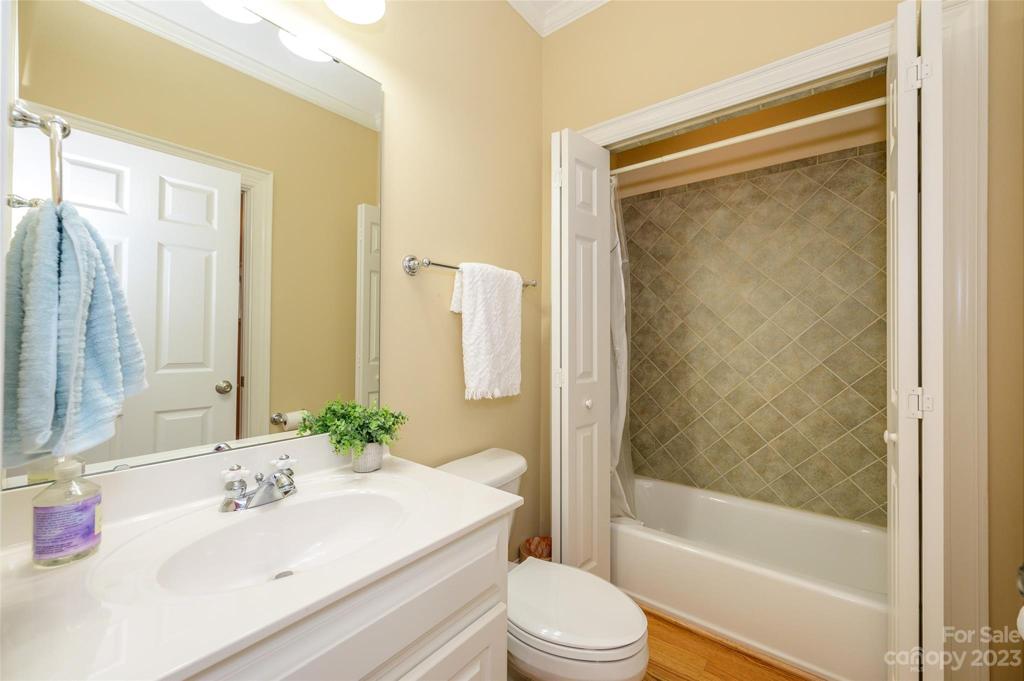 Main floor full bath