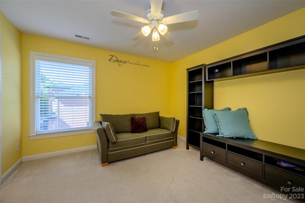 Secondary bedroom