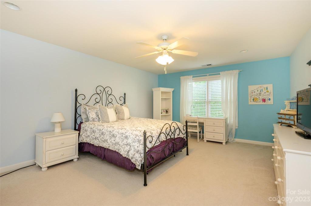 Secondary bedroom